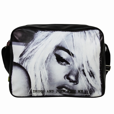 DESCRIPTION : Avec son style unique ce sac reporter ne vous