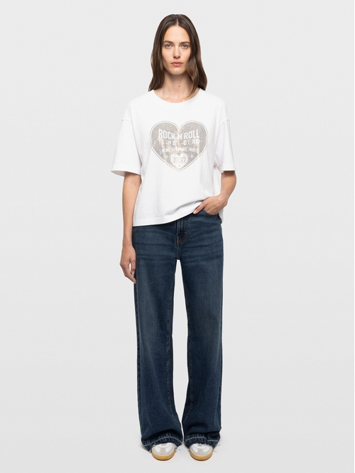 Short-sleeved t-shirt with a rhinestone heart on the front.