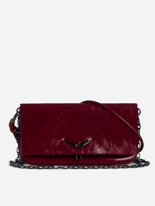 Clutch in glossy leather with crinkled effect and double