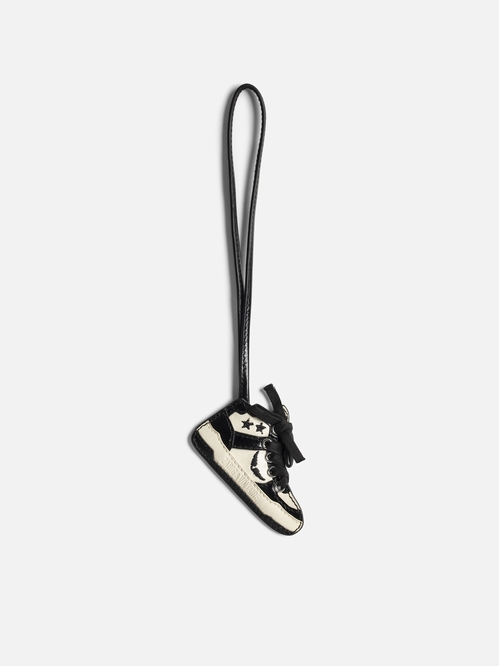 Vintage-effect patent leather grigri charm, shaped like our