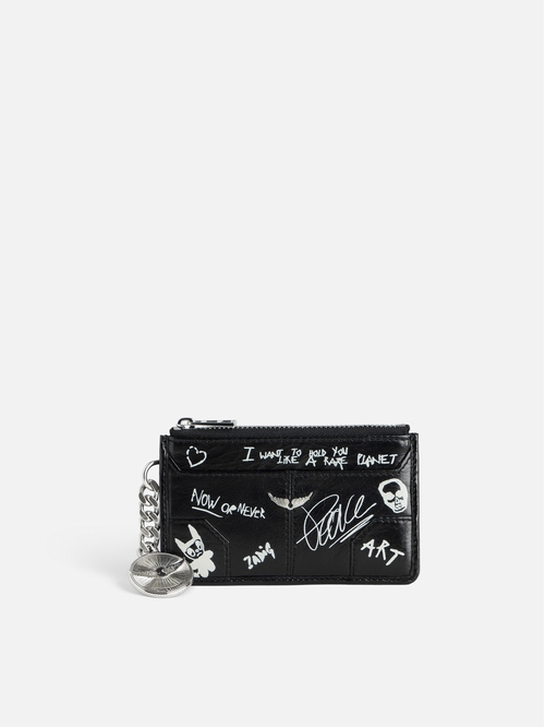 Card holder in vintage-effect patent leather with medallion