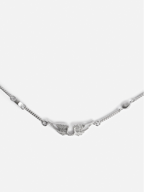 This chain necklace is adorned with sparkling crystals and