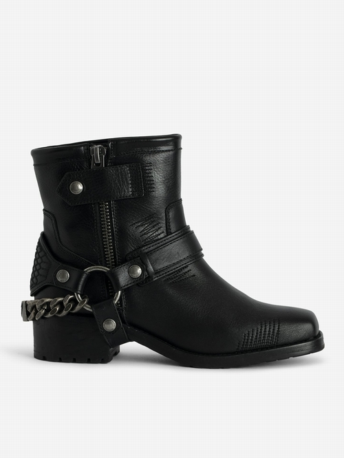 Black vegetable tanned leather low ankle boots with metal