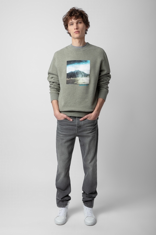 long-sleeved sweatshirt with photoprint and printed slogan.