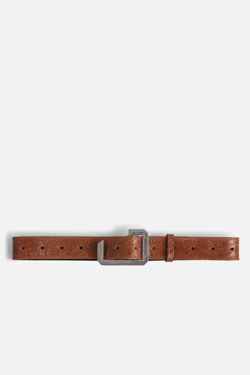 This black leather belt has adopted the iconic C-shaped