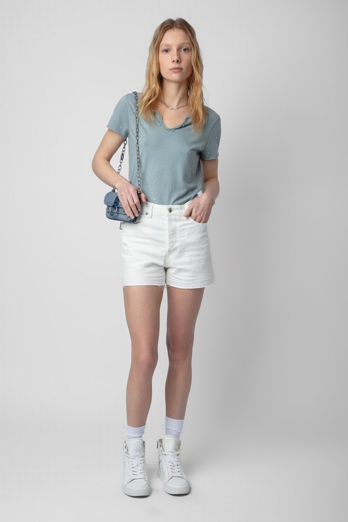 White denim shorts with pockets, overstitched details and