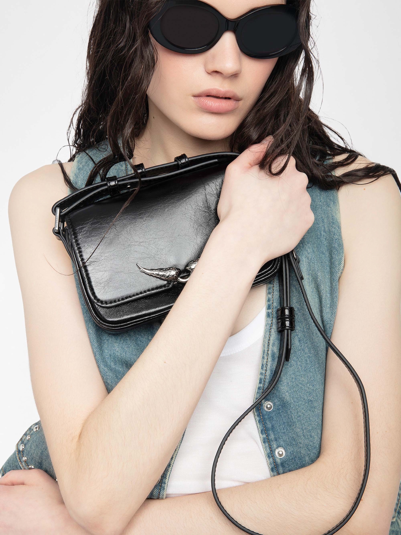 LE ZAZI VINTAGE PATENT BAG