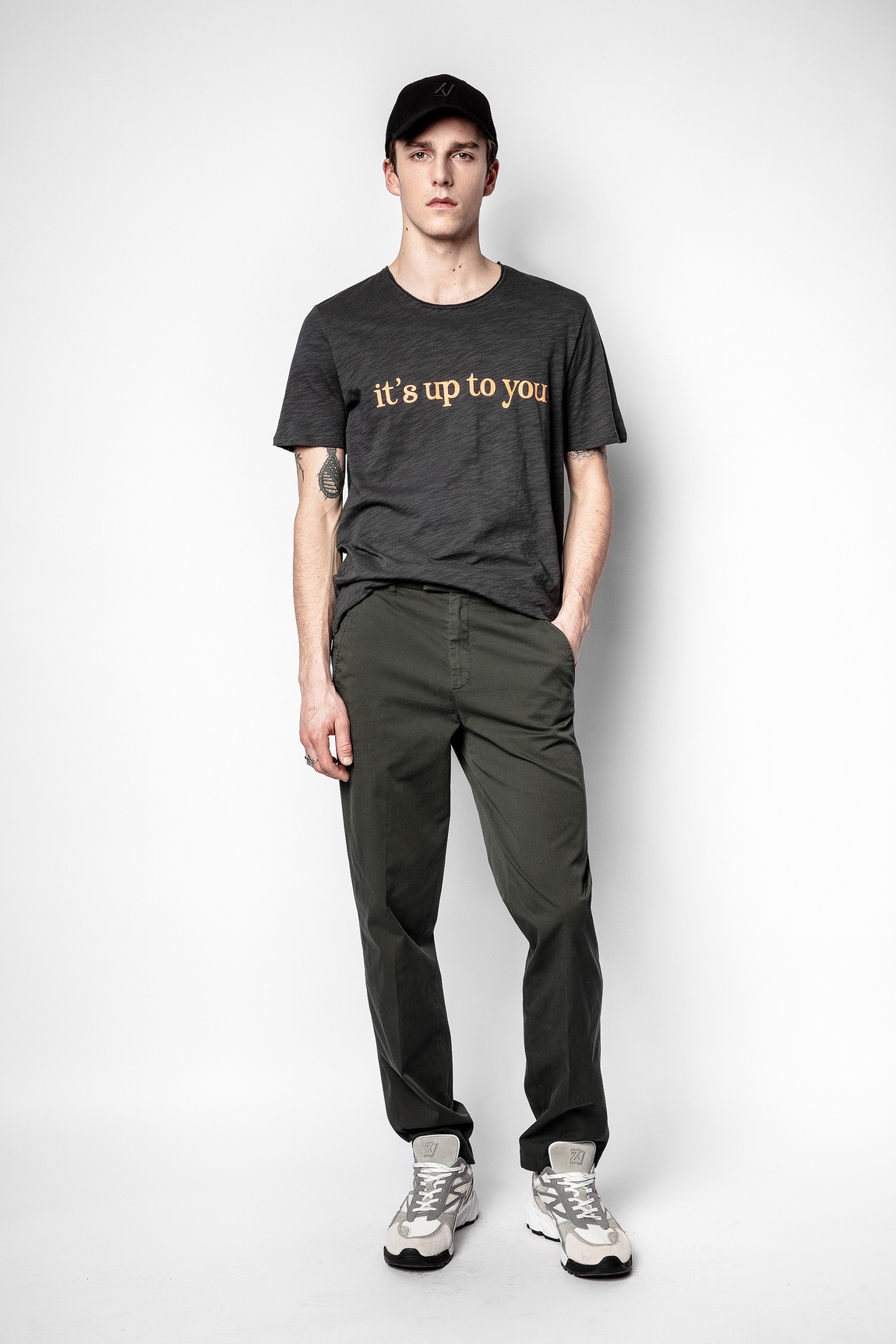 zadig%2526voltaire+mens+gray+cotton+chinos%252C+made+in+portugal.+98%2525+cotton+2%2525+elastane.+dimensions%253A+
model+is+187cm%252F6%25272%2522+and+is+wearing+a+size+40.