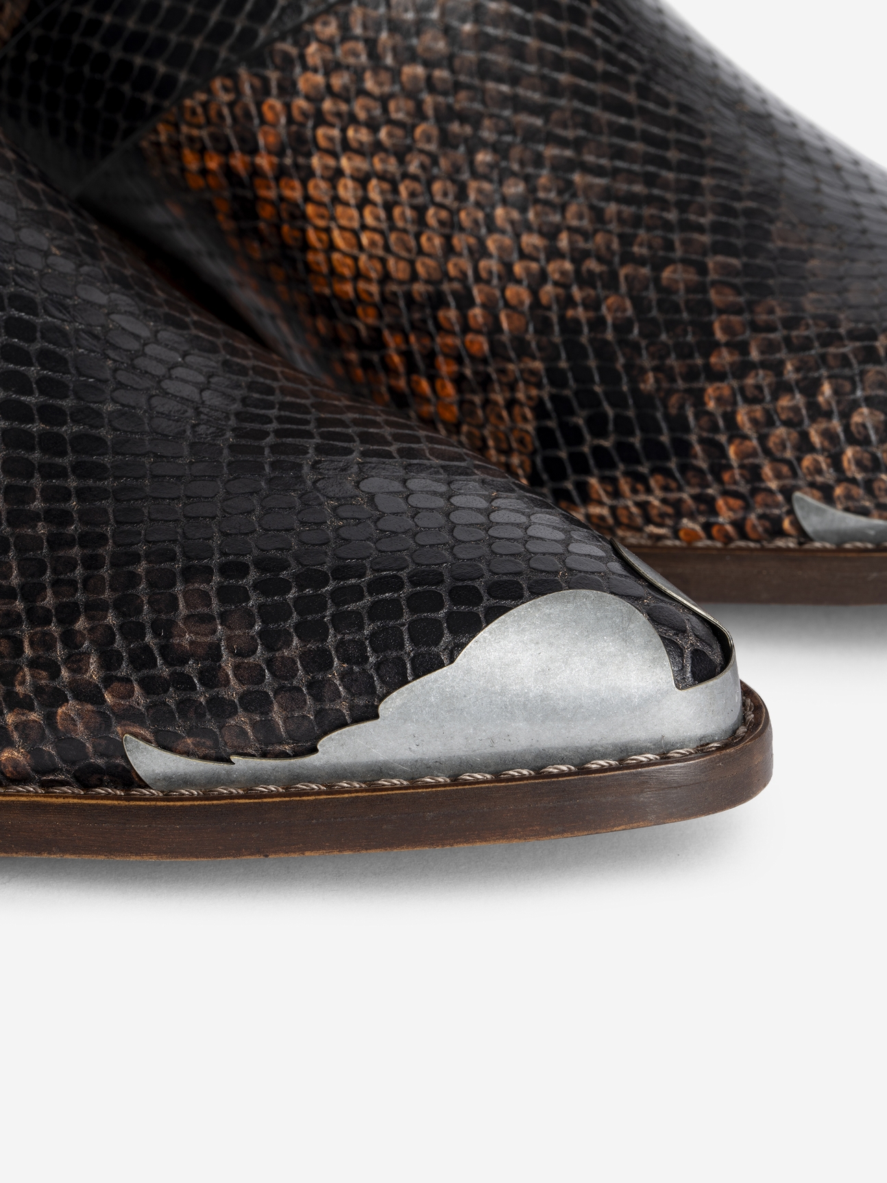 TYLOW WILD BICOLOR ANKLE BOOTS