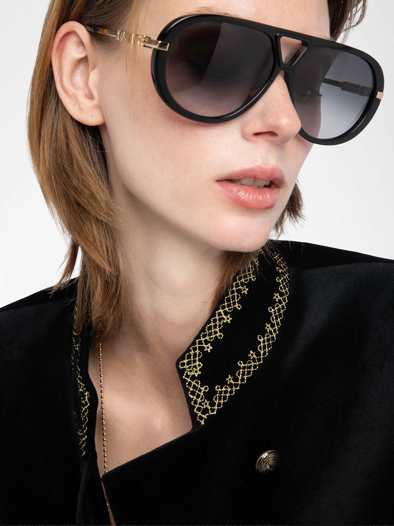 VERYSA VELVET BLAZER