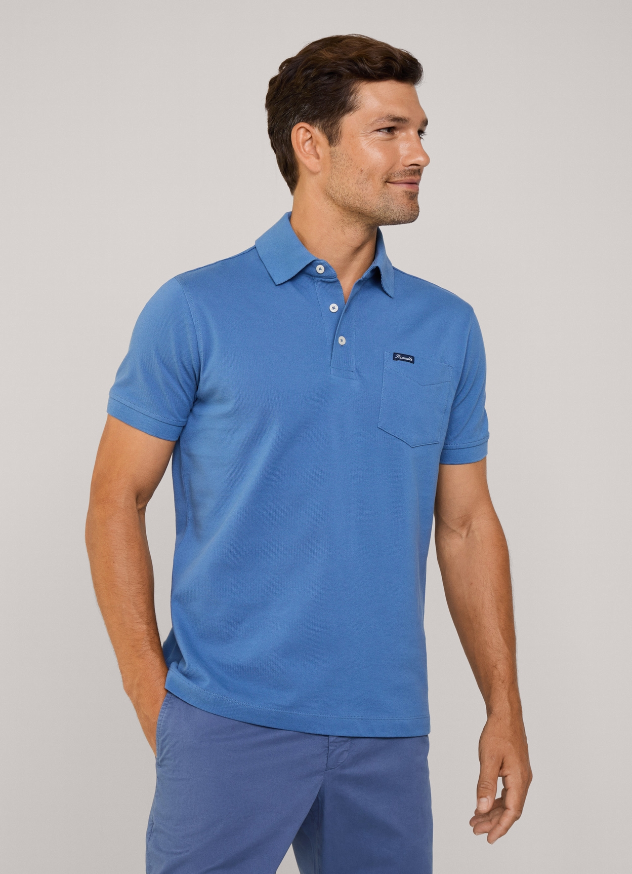 POLO À POCHE POITRINE FAÇONNABLE