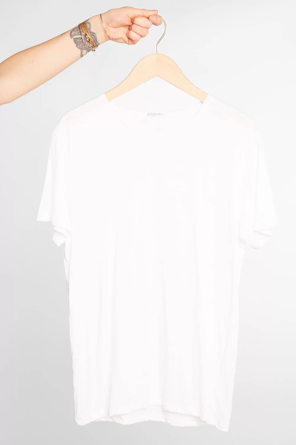 TEE SHIRT COL V ANONYM