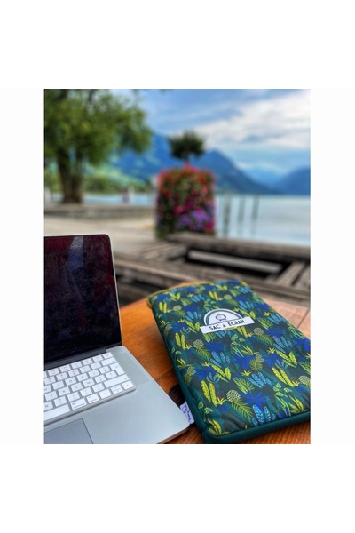 Housse pour tablette 10-11 pouces  Nuit dans la jungle .