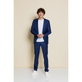 Ce costume est un indispensable du vestiaire masculin grace