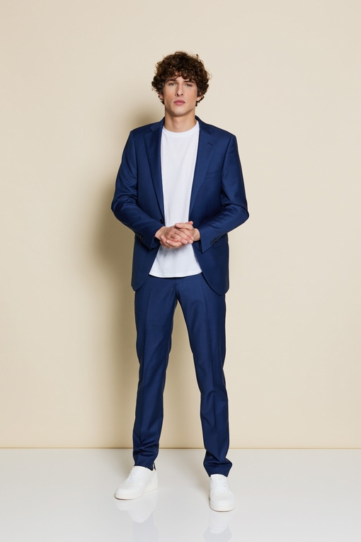 Ce costume est un indispensable du vestiaire masculin grace