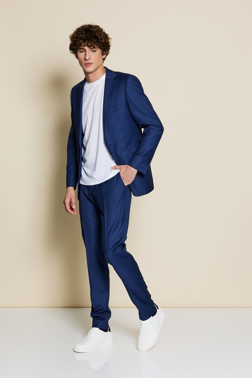 Ce costume est un indispensable du vestiaire masculin grace