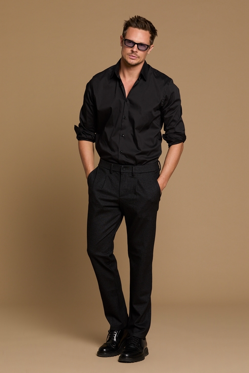 Pantalon by Spontini Ce pantalon est idéal pour se sentir à