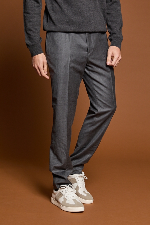 Pantalon by Spontini Ce pantalon a été pensé pour être porté