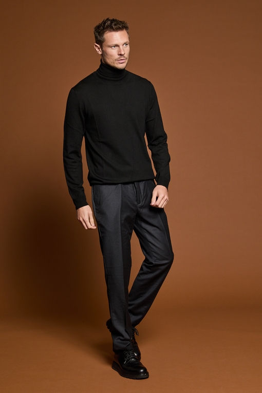 Pantalon by Spontini Ce pantalon a été pensé pour être porté