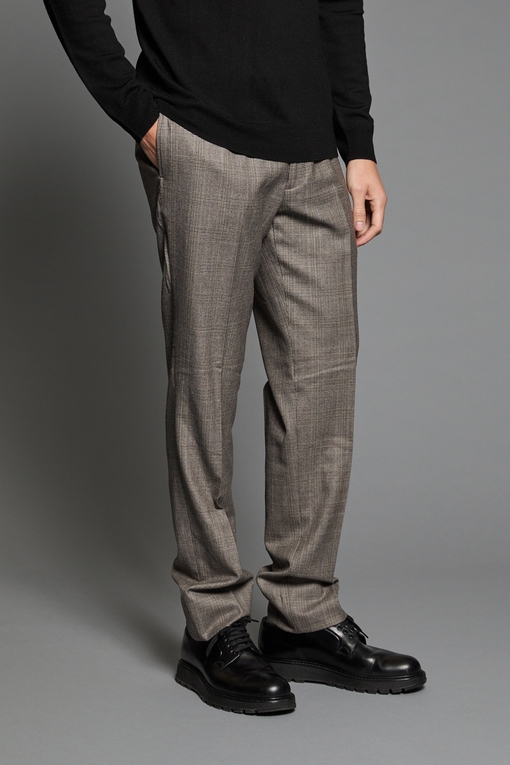 Pantalon by Spontini Ce pantalon a été pensé pour être porté